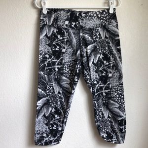 Calvin Klein workout crops - sz lg